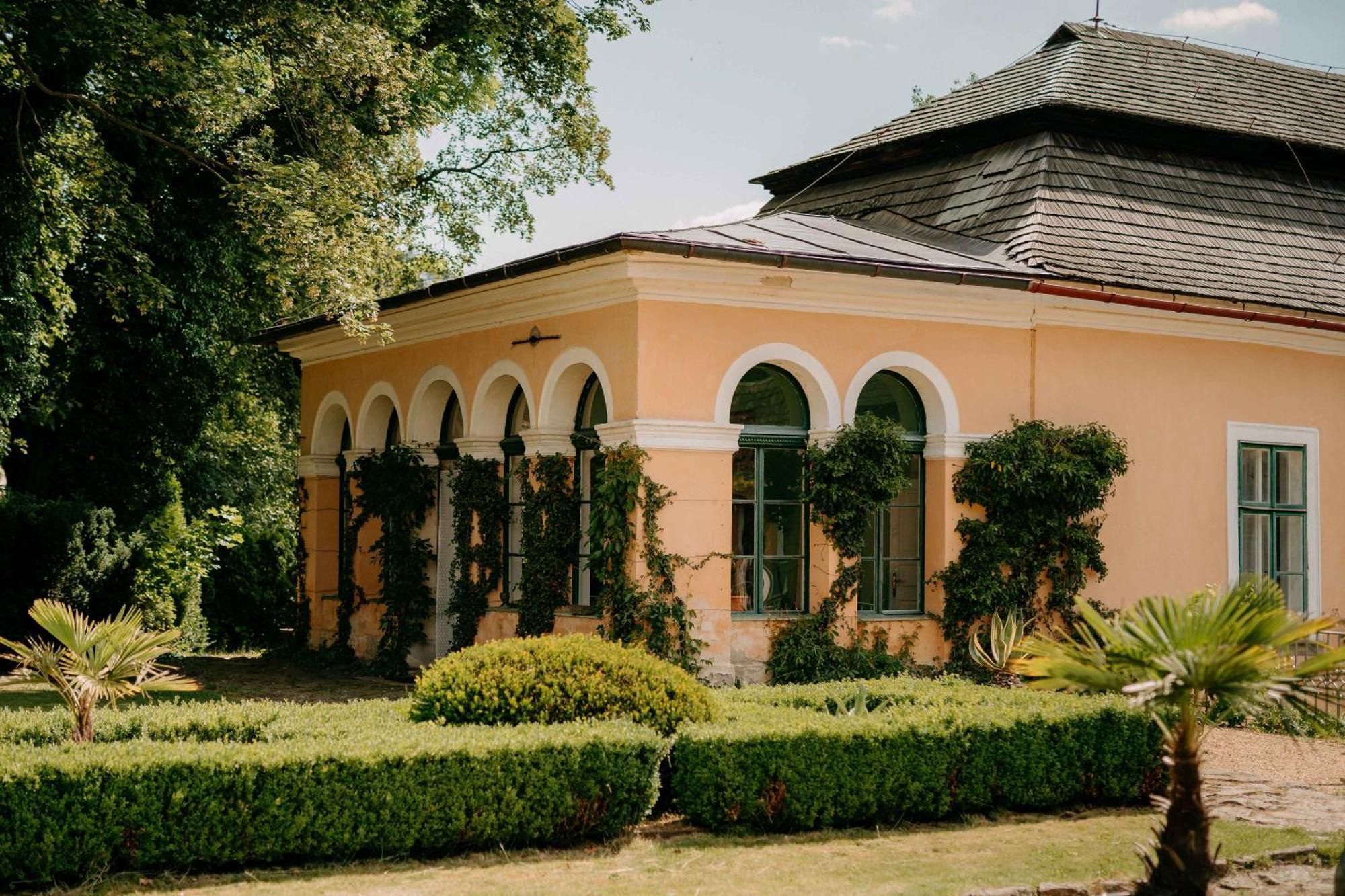 Zamek Usobi Apartment Exterior photo